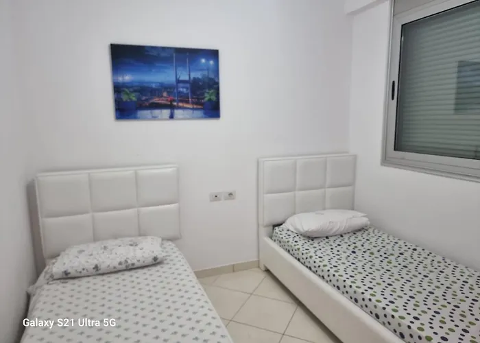 Beachfront 140 Metters With Big Veranda And Big Balcony Seafront Apartmán *